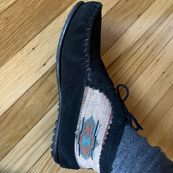 Minnetonka high top moccasin shoes - Picture 4 of 5